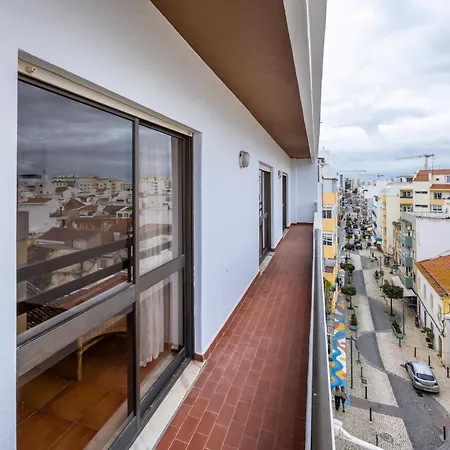 Old Town Riverside Retreat, Portimão