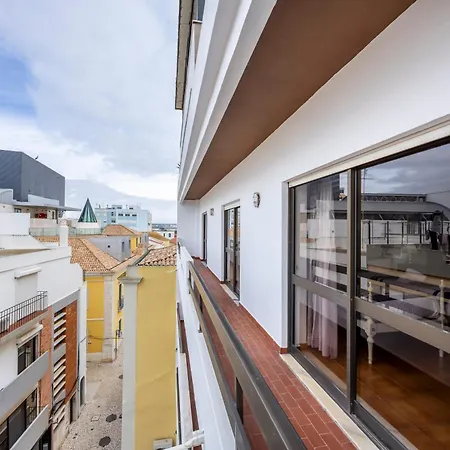 Old Town Riverside Retreat, Portimão